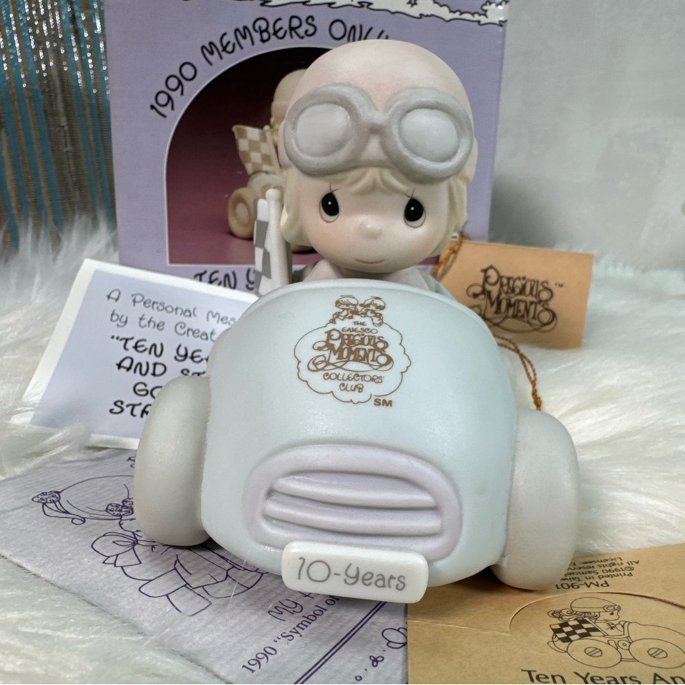 Precious Moments Figurine in Car 1990 Precious Moments Members Only Figurine